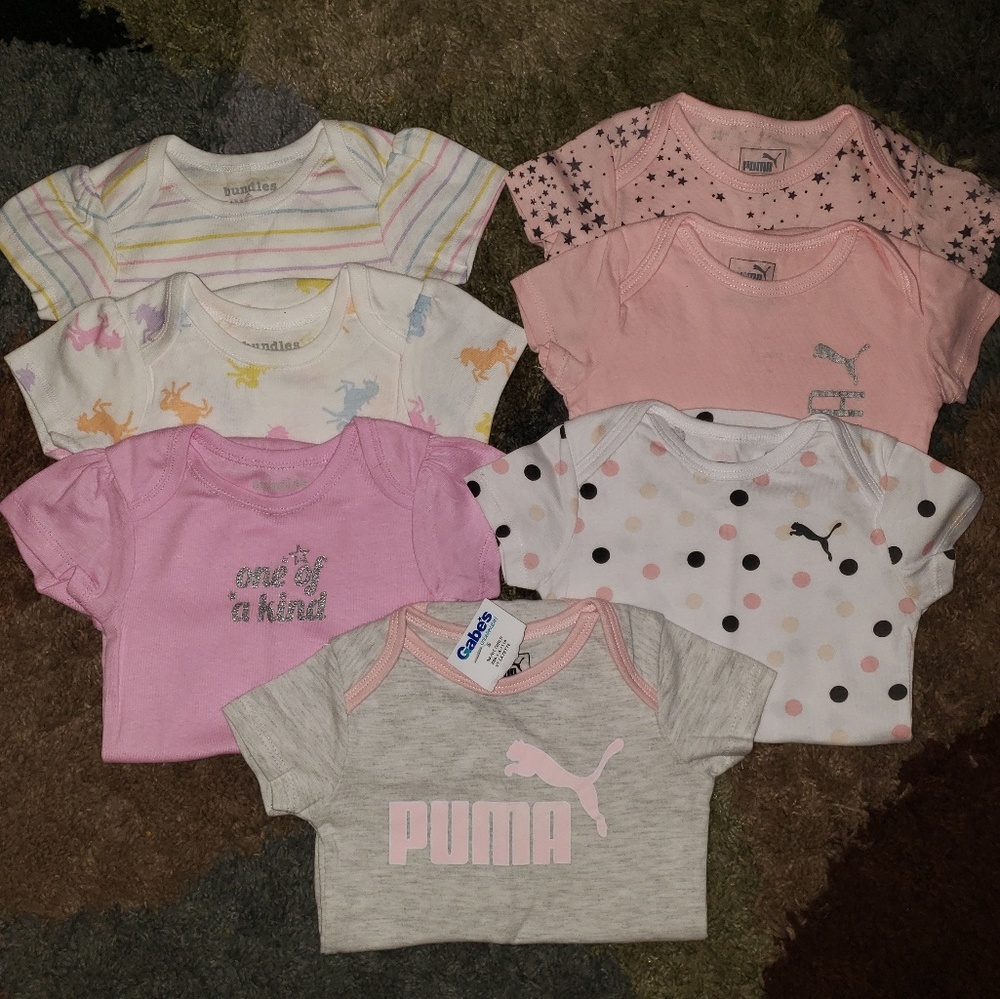 🎉BOGO 50% OFF🎉Bundle of 7 NWT onesies